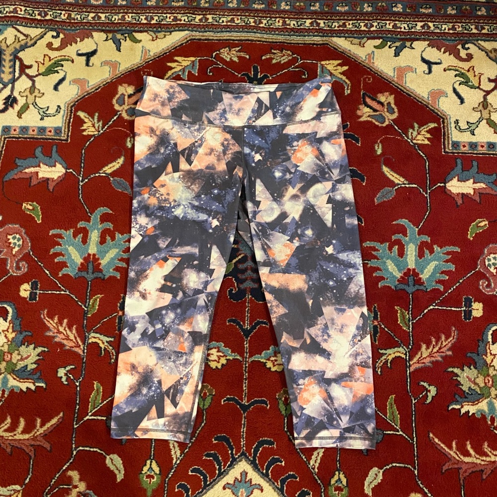 Actra athletic Outer Space Abstract Crops XL